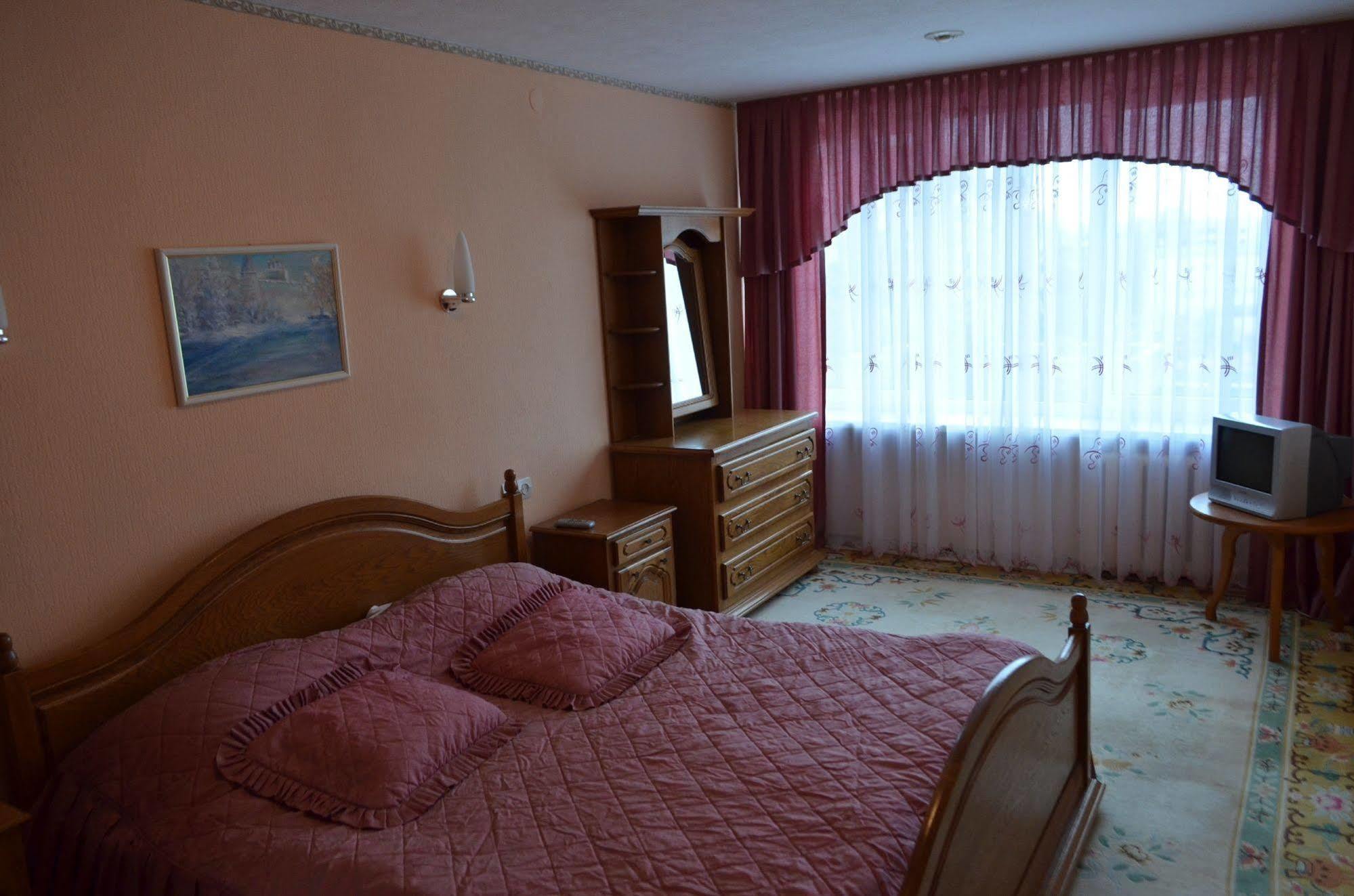 Rizhskaya Hotell Pskov Exteriör bild